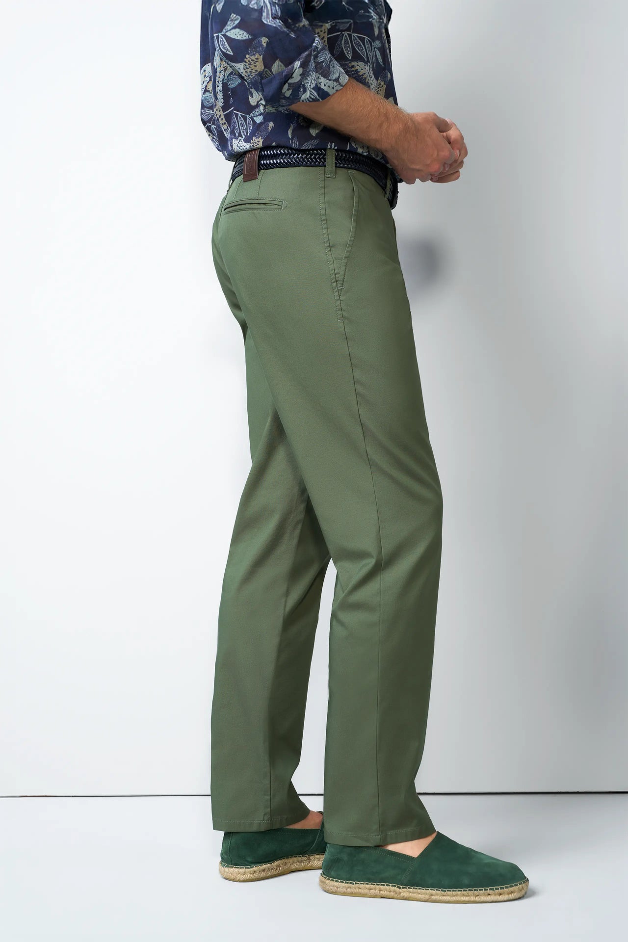 CHINO 1-6010 ULTRA-LIGHTWEIGHT, FUNCTIONAL CHINOS