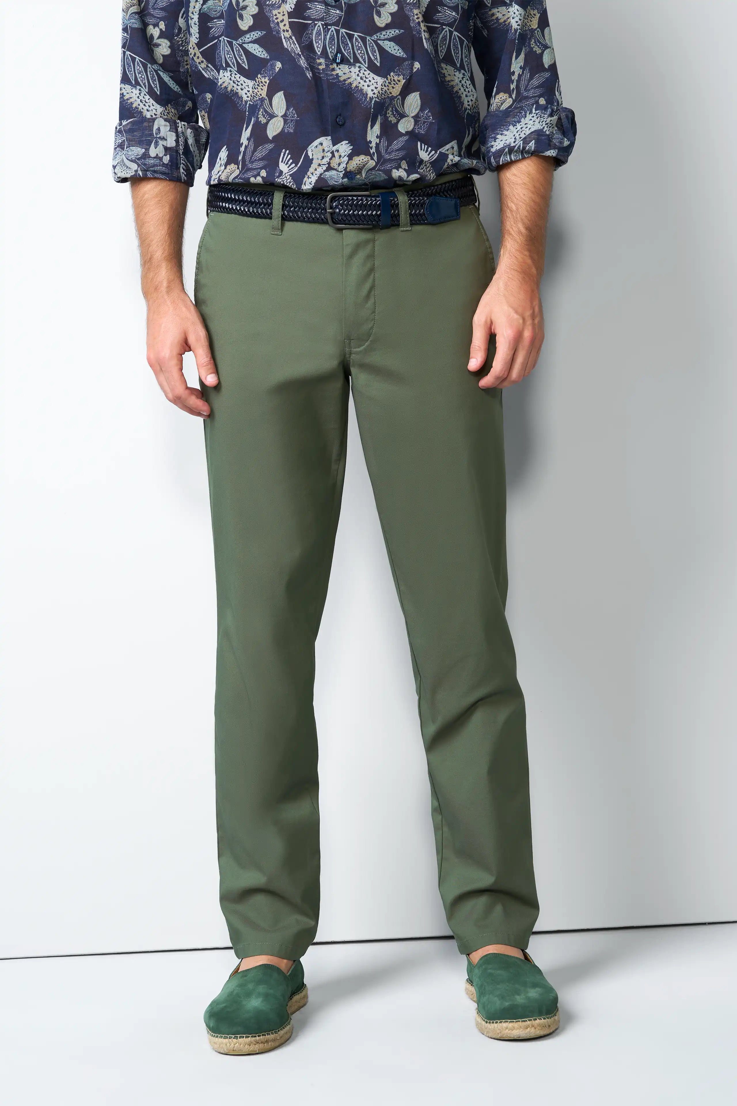 CHINO 1-6010 ULTRA-LIGHTWEIGHT, FUNCTIONAL CHINOS