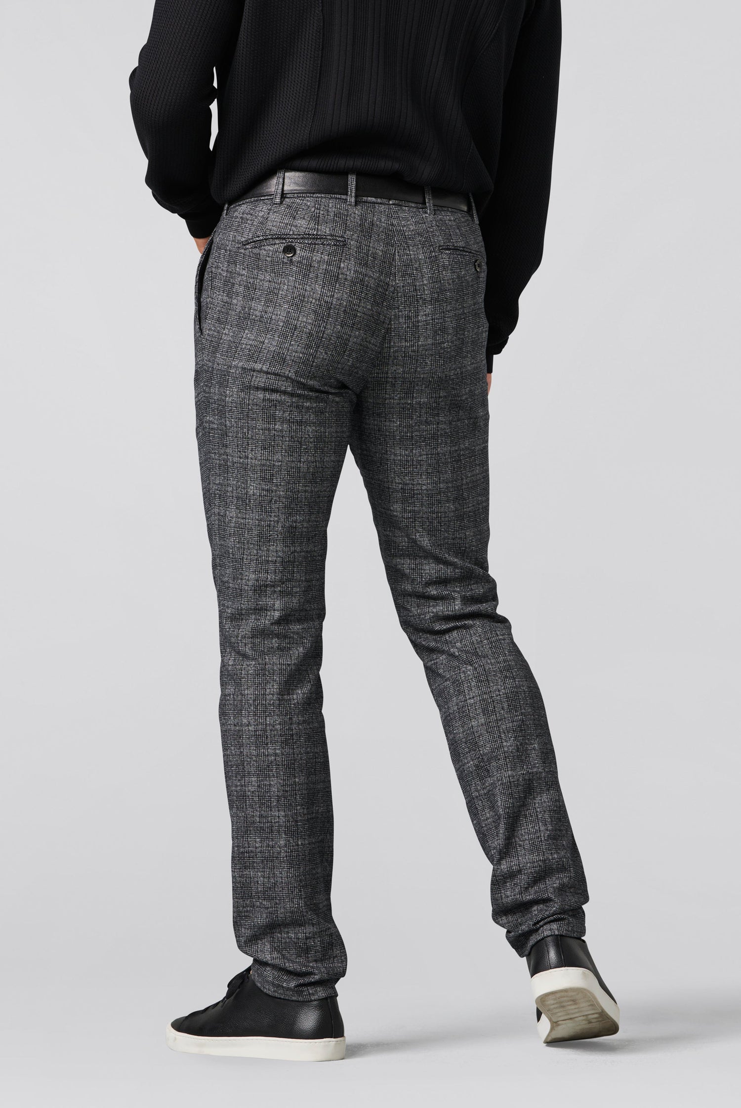 Bonn 2-8601 LUXURY PRINCE-OF-WALES